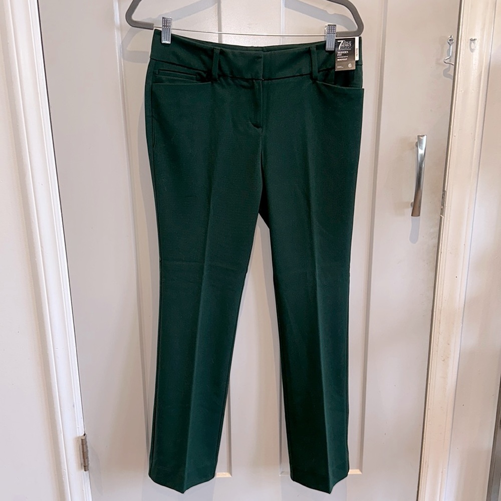 New York & Company 6 petite forest green boot cut pants.